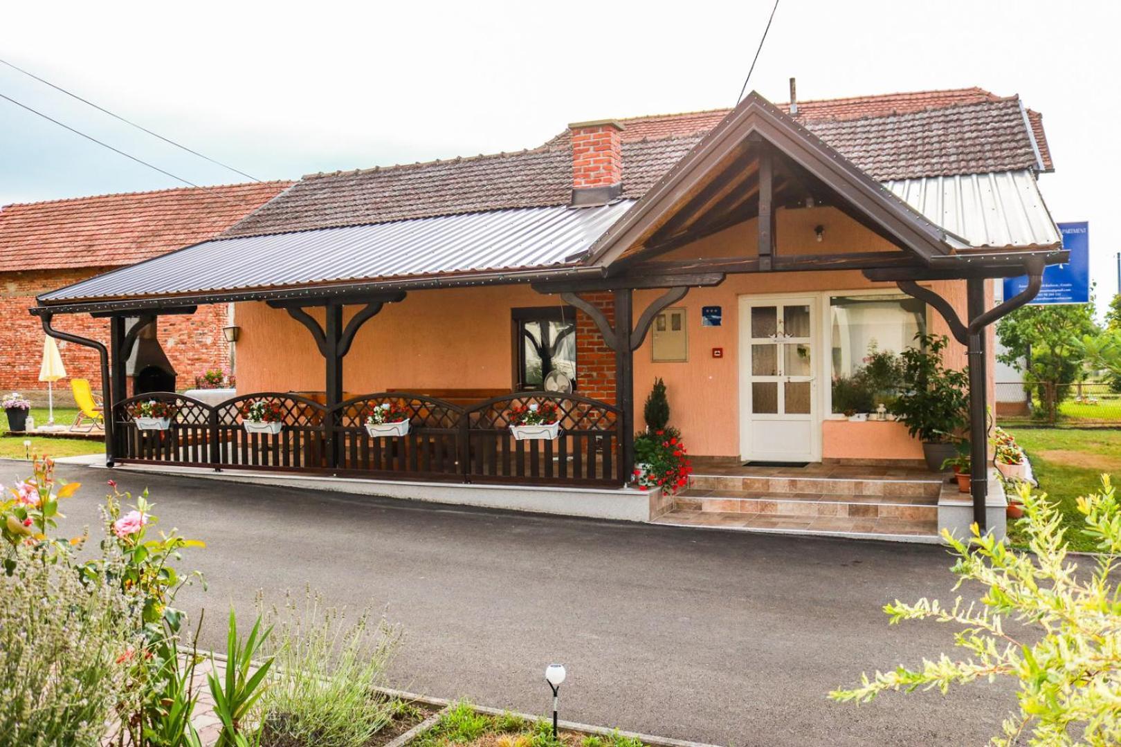 Guest House Studio Apartman Marina - With Jacuzzi, Free Parking, Pet Friendly Karlovac Exterior photo